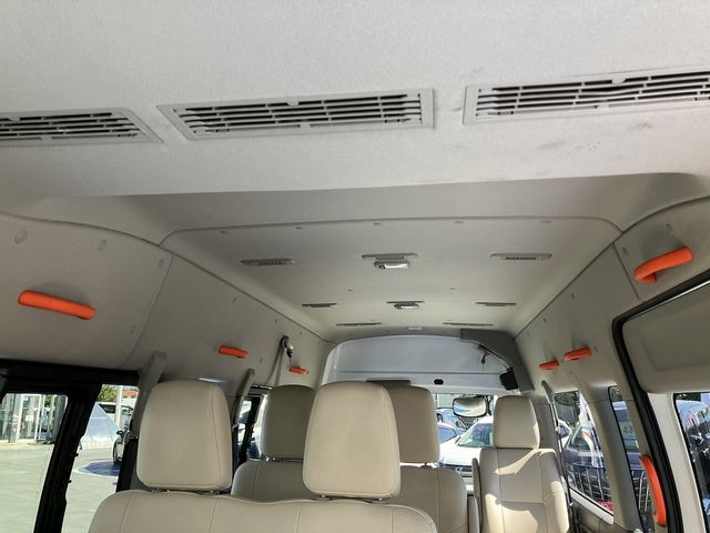 NV350 CARAVAN 4WD