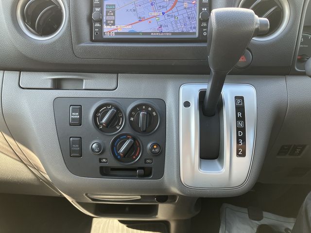 NV350 CARAVAN 4WD