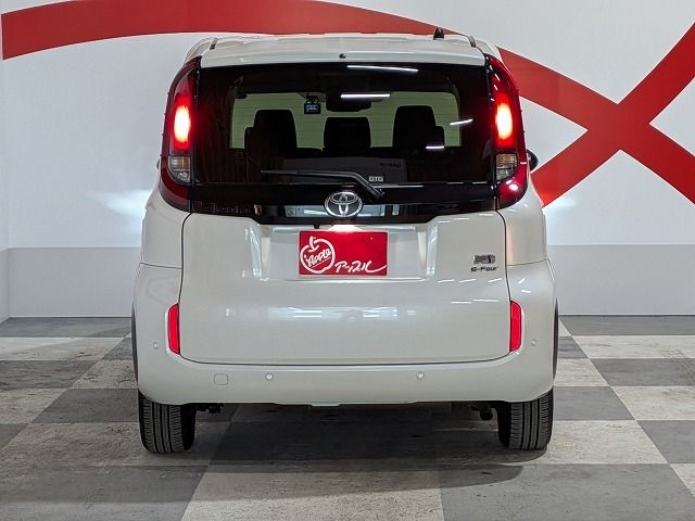 SIENTA HYBRID