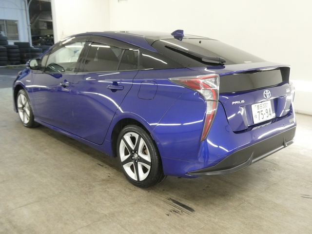 PRIUS 4WD