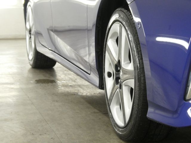 PRIUS 4WD
