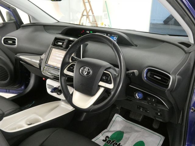 PRIUS 4WD