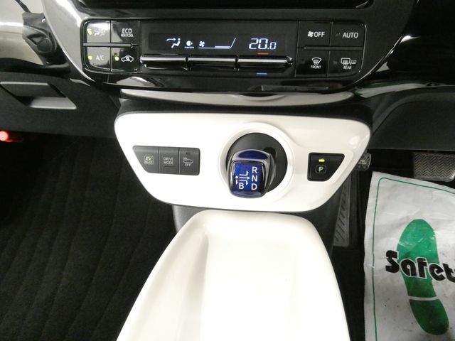PRIUS 4WD