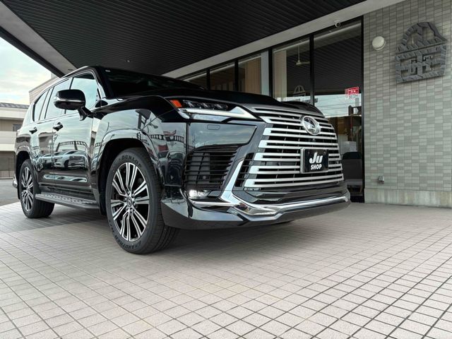 LEXUS LX600