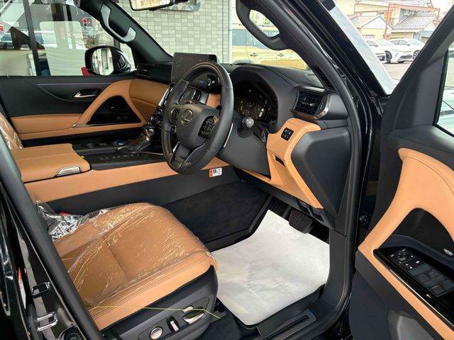 LEXUS LX600