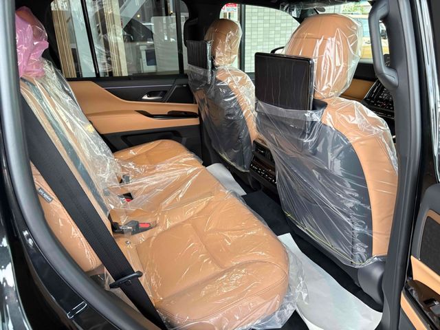 LEXUS LX600