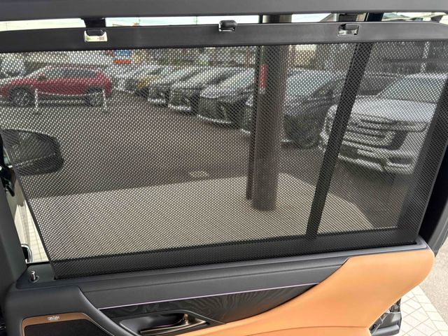 LEXUS LX600