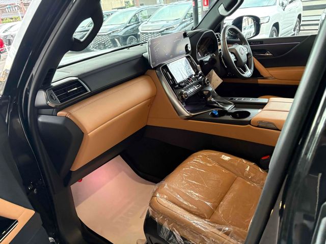 LEXUS LX600