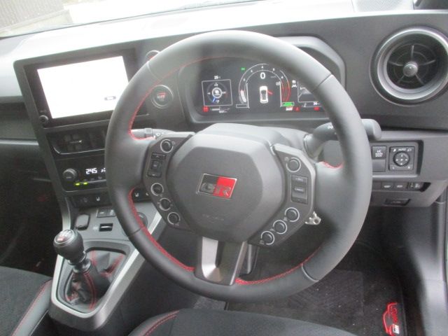 GR YARIS