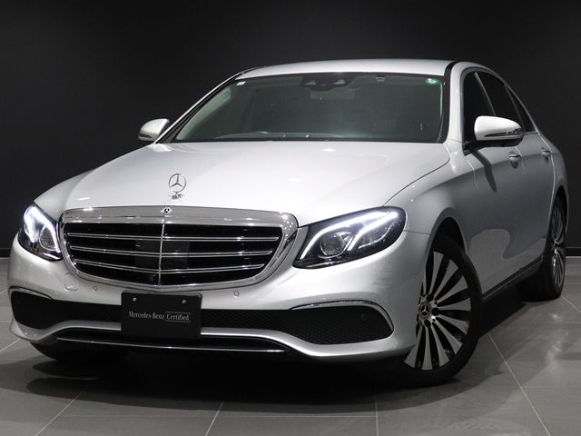 MERCEDES BENZ E class sedan