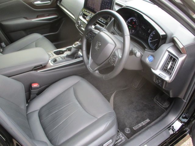 CROWN sedan hybrid 4WD