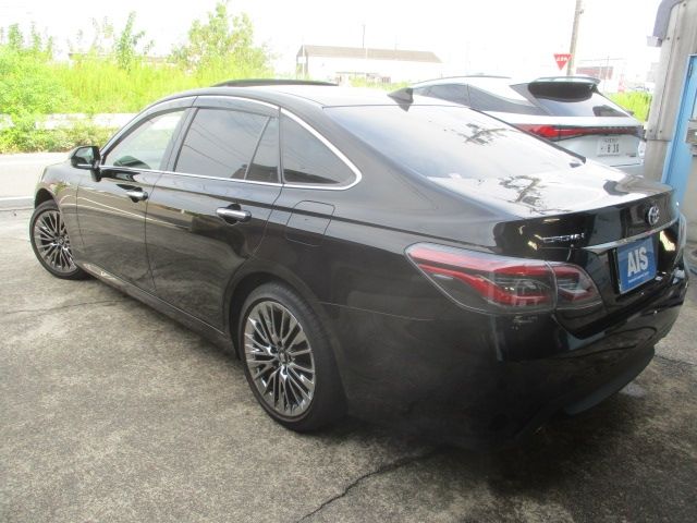 CROWN sedan hybrid 4WD