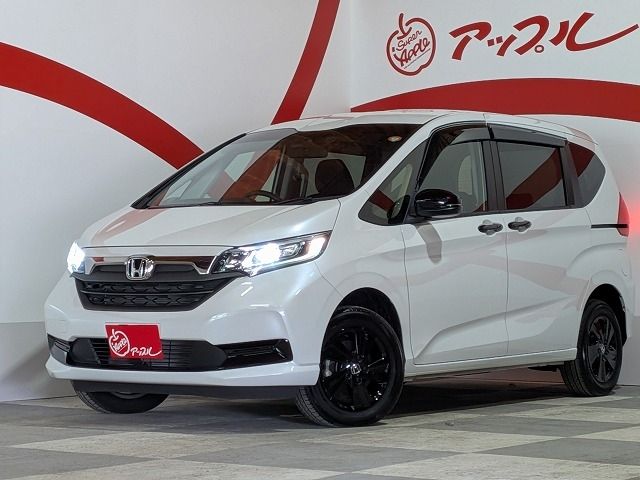 FREED plus HYBRID 4WD