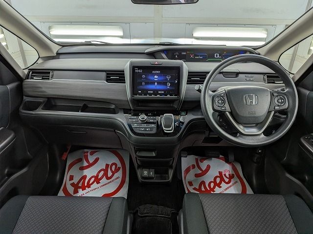 FREED plus HYBRID 4WD
