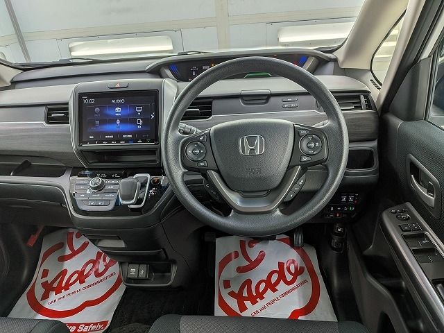 FREED plus HYBRID 4WD