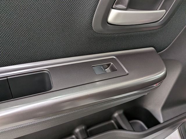 FREED plus HYBRID 4WD