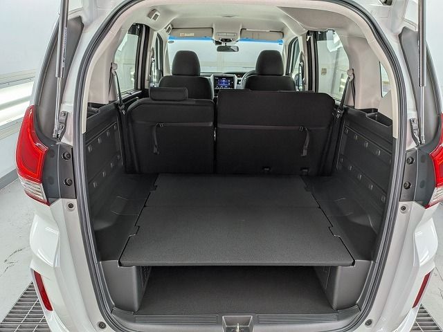FREED plus HYBRID 4WD