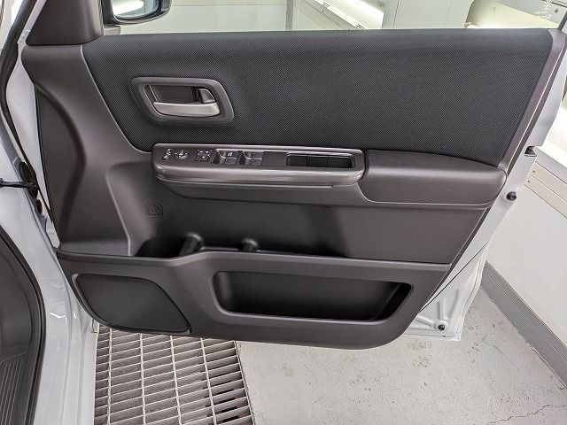 FREED plus HYBRID 4WD