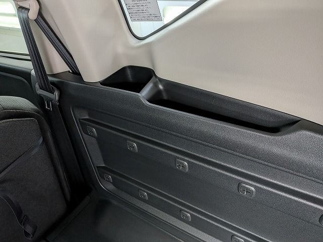 FREED plus HYBRID 4WD