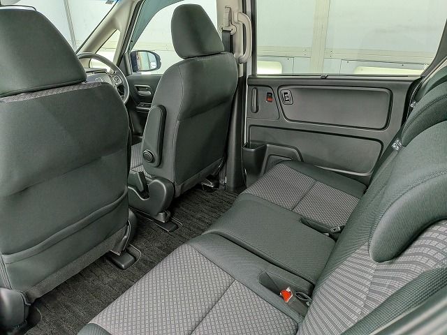 FREED plus HYBRID 4WD