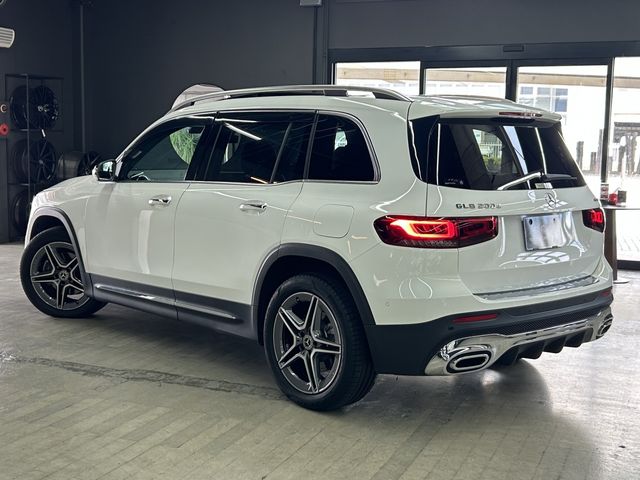 MERCEDES BENZ GLB