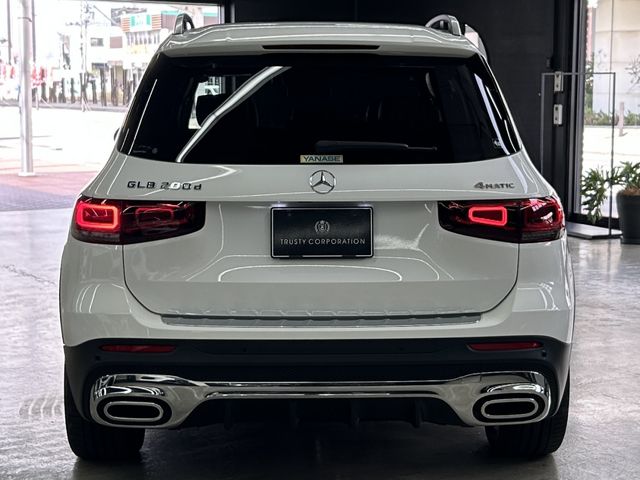 MERCEDES BENZ GLB