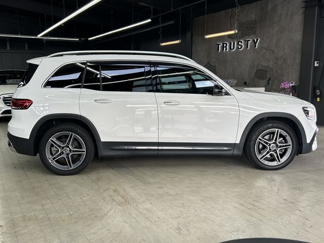 MERCEDES BENZ GLB