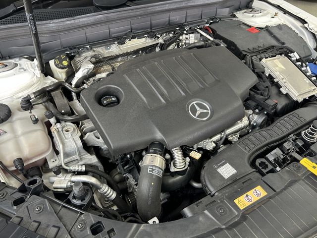 MERCEDES BENZ GLB