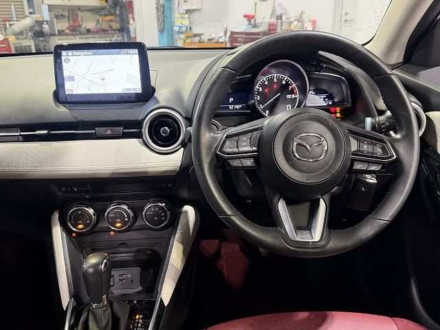 MAZDA2