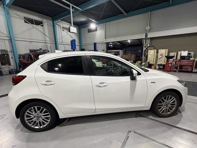 MAZDA2