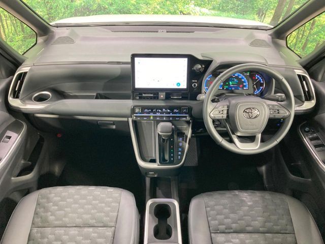 VOXY HYBRID