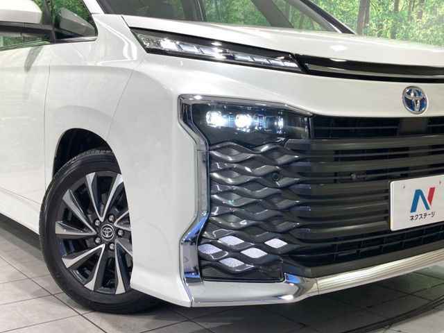 VOXY HYBRID