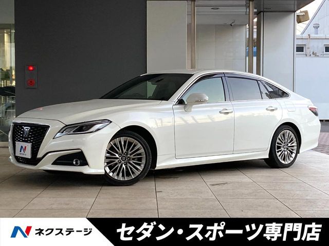 CROWN sedan hybrid