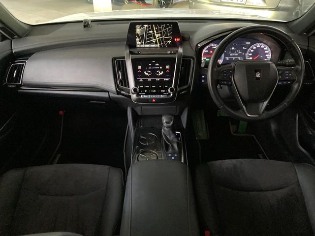 CROWN sedan hybrid