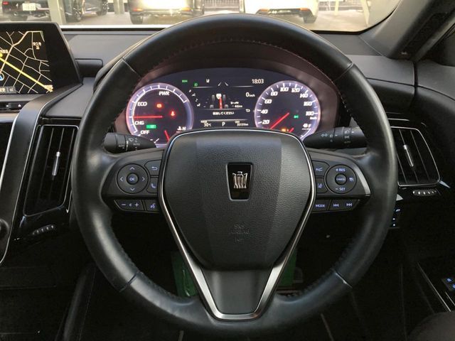 CROWN sedan hybrid
