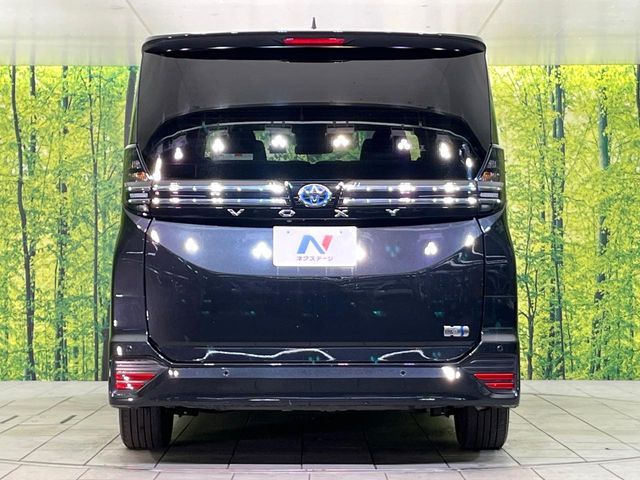VOXY HYBRID
