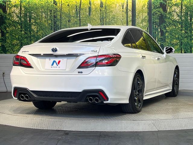 CROWN sedan hybrid