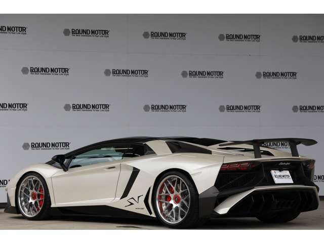 LAMBORGHINI Aventador Roadster