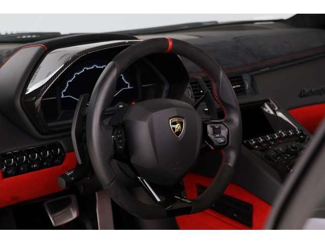 LAMBORGHINI Aventador Roadster