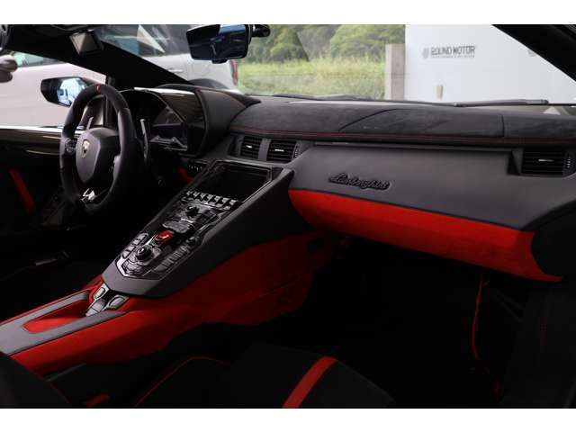 LAMBORGHINI Aventador Roadster