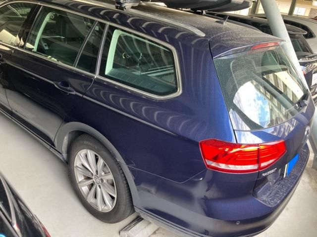 VW Passat Variant