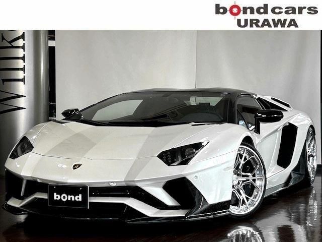 LAMBORGHINI Aventador Roadster