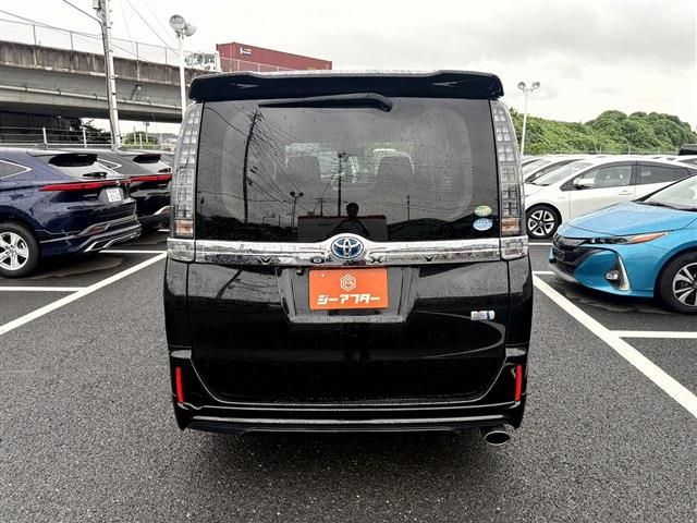 VOXY HYBRID