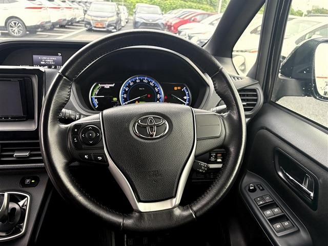 VOXY HYBRID