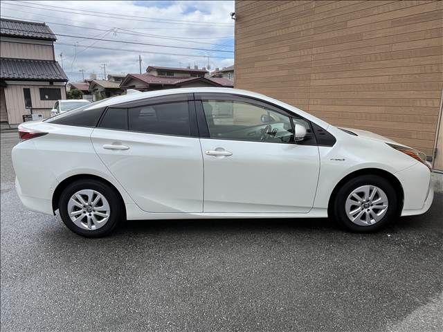 PRIUS 4WD
