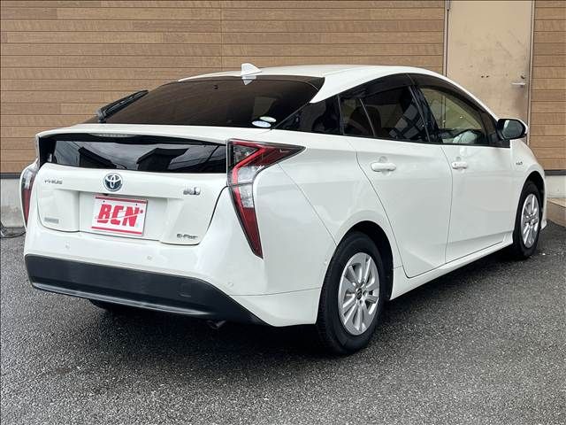 PRIUS 4WD
