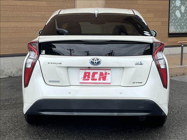 PRIUS 4WD