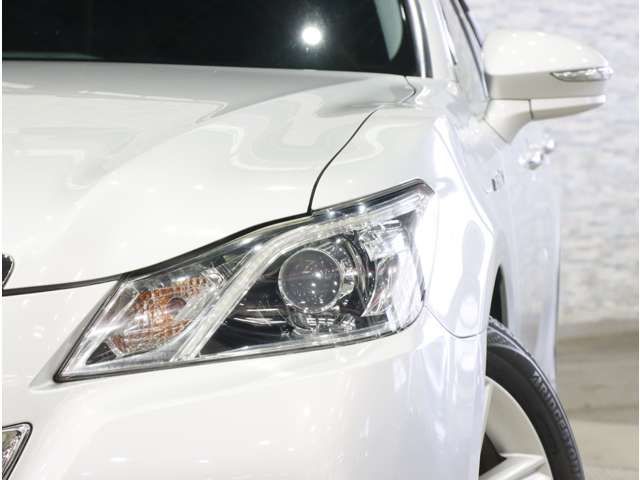 CROWN sedan hybrid
