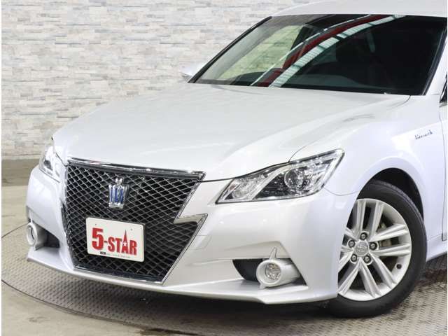 CROWN sedan hybrid