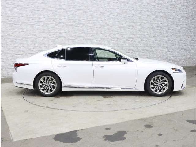 LEXUS LS500h 4WD